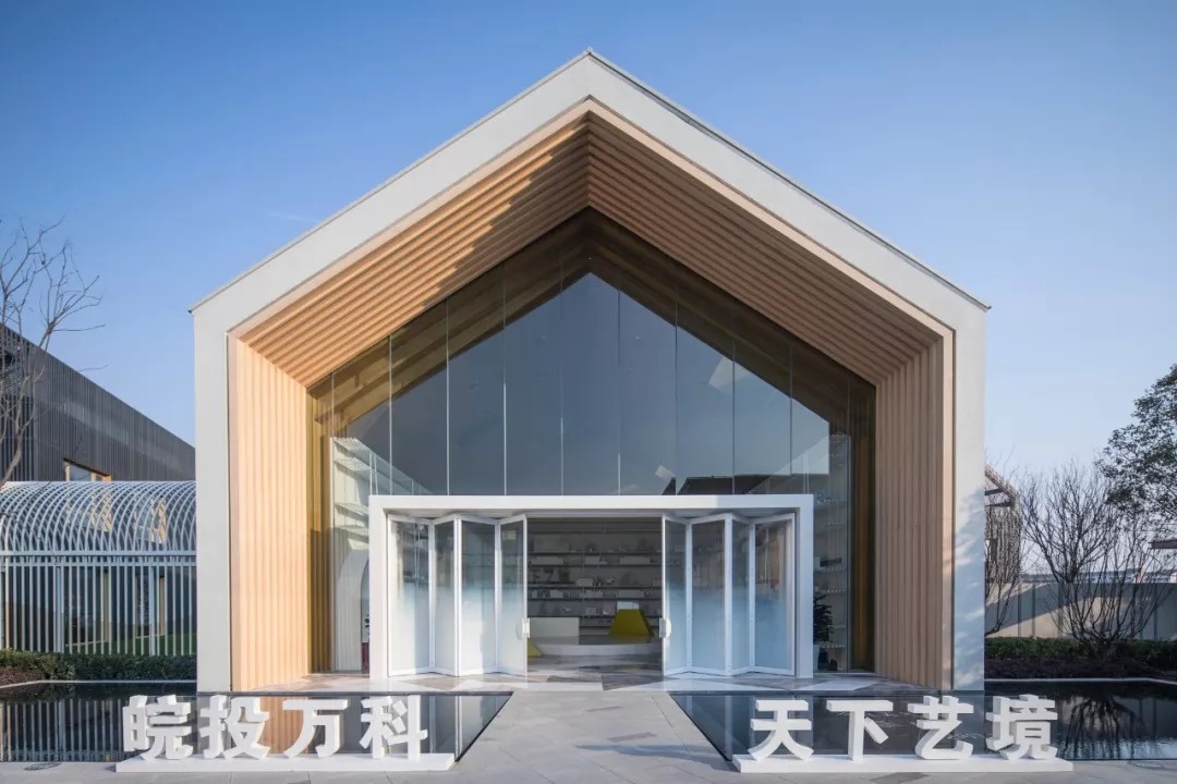 24 大屋檐下形成幼舞台