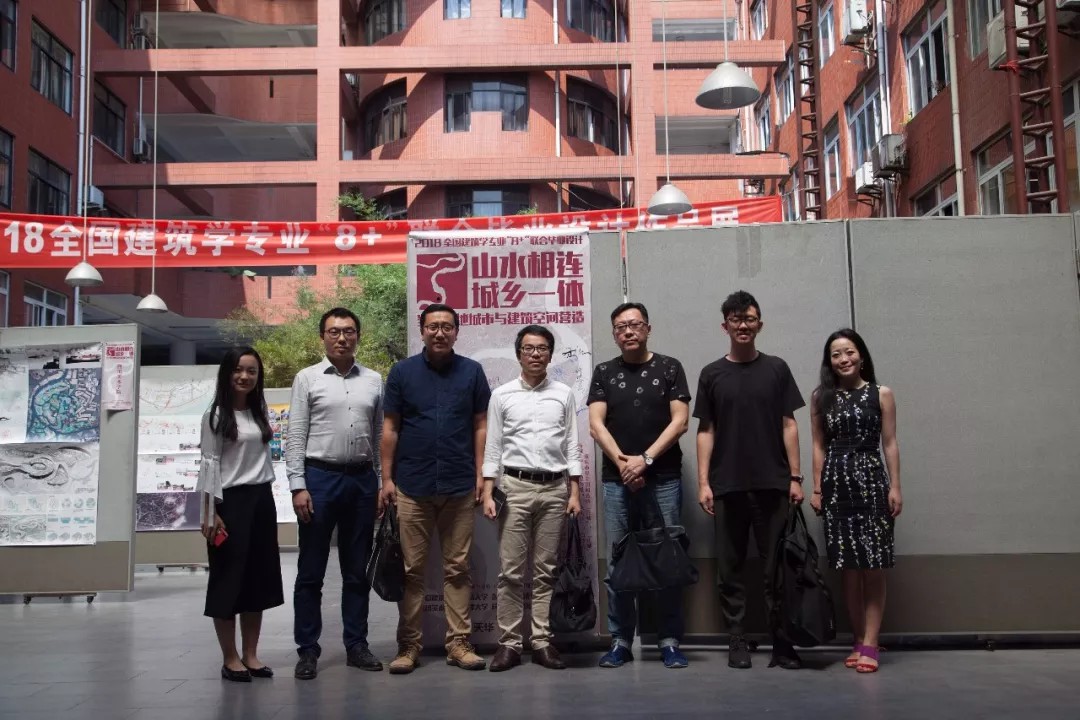 九洲国际官网企业导师团合影